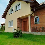 Bed and Breakfast Targowski Dwor Mazury Dzwierzuty